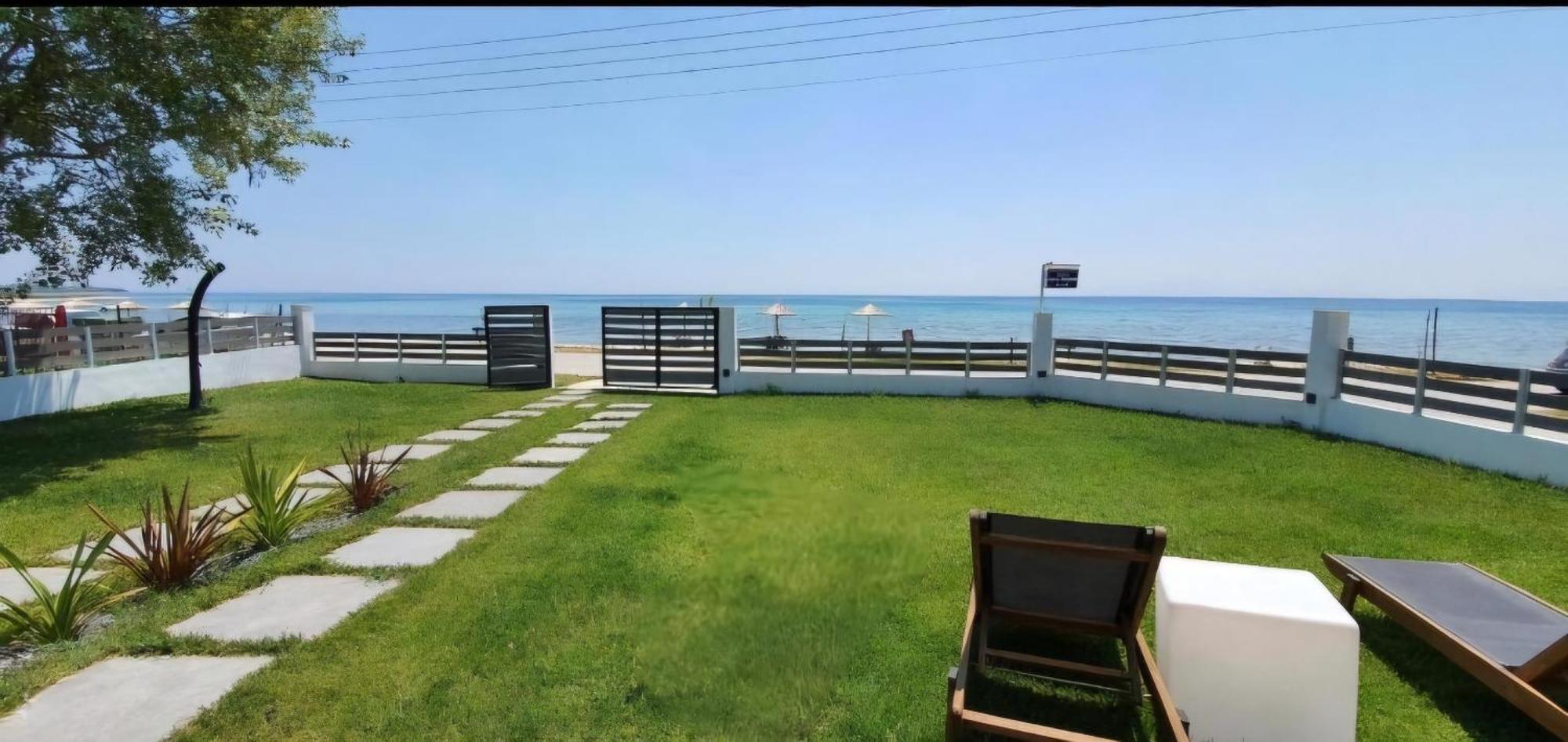 Thea Suites Nea Kallikrateia Exterior photo
